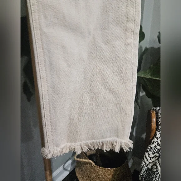 VERVET Winter White Mid Rise Crop Frayed Hem Straight Jeans. Size 25 - Picture 11 of 16